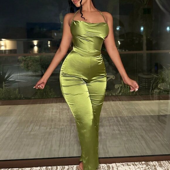 Green Preppy Women's Backless Pleated Jumpsuit - Picture 4 of 5